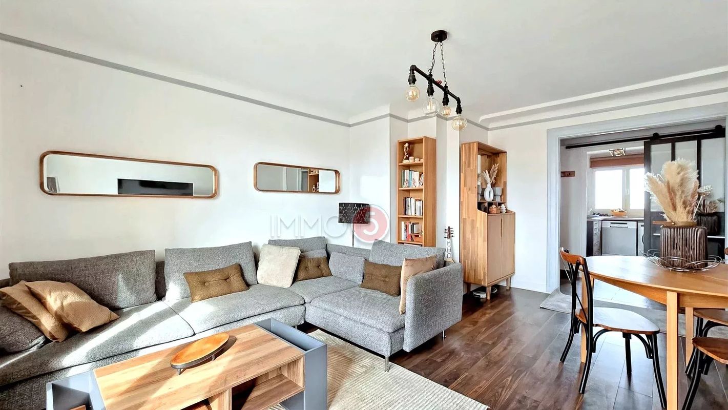 2 Schlafzimmer Wohnung in Les Pavillons-sous-Bois, France, Nr. 352050