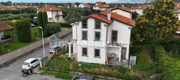 Villa de 3 dormitorios en Seravezza, Italy No. 354253 2
