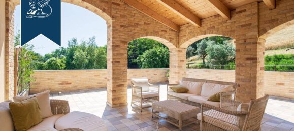 9 bedrooms Commercial property in Cupra Marittima, Italy No. 370953 12