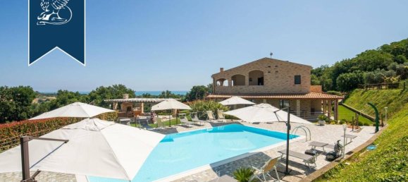 9 bedrooms Commercial property in Cupra Marittima, Italy No. 370953 5