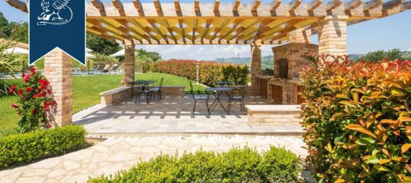 9 bedrooms Commercial property in Cupra Marittima, Italy No. 370953 7