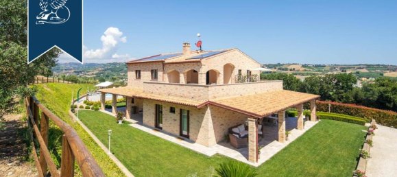 9 bedrooms Commercial property in Cupra Marittima, Italy No. 370953 10