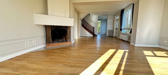 5 bedrooms House in Vaucresson, France No. 142644 4