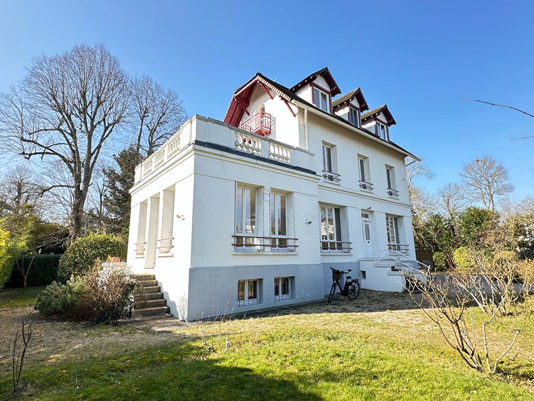 5 bedrooms House in Vaucresson, France No. 142644