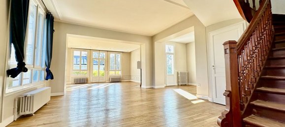 5 bedrooms House in Vaucresson, France No. 142644 8