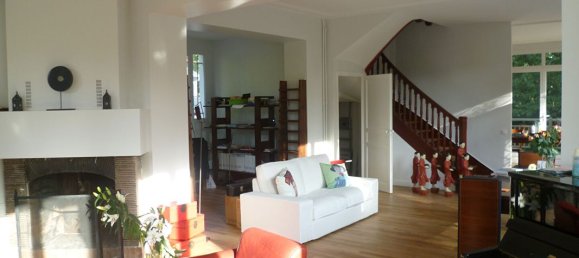 5 bedrooms House in Vaucresson, France No. 142644 5