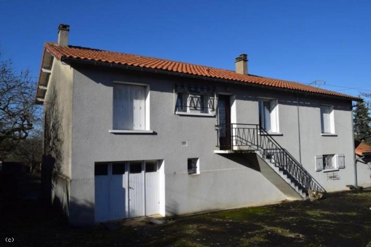 4 bedrooms House in Ruffec, France No. 22433