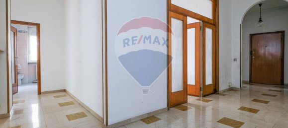 2 bedrooms Apartment in Bergamo, Italy No. 52973 2