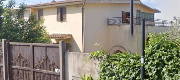 4 rooms Apartment in Aprilia, Italy No. 229299 2