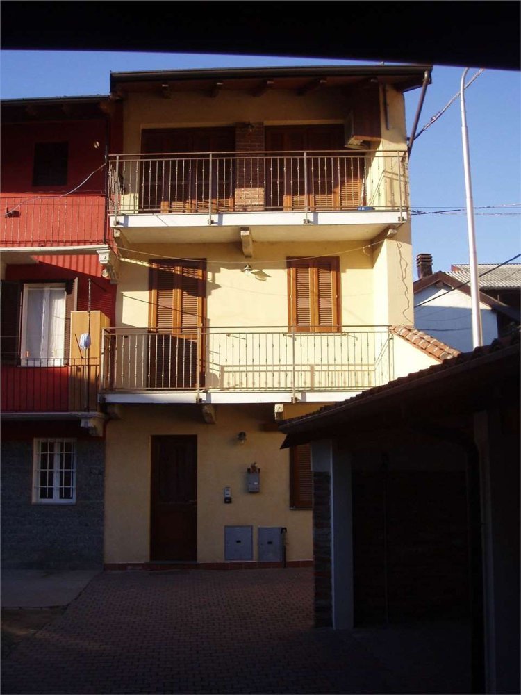 3 rooms House in Cameri, Italy No. 104926