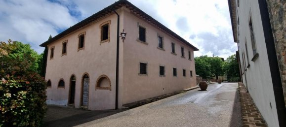 2 bedrooms Apartment in Volterra, Italy No. 346 2