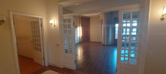 5 rooms Apartment in Siena, Italy No. 277406 2