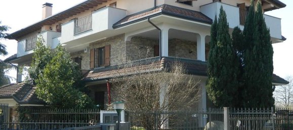 4 chambres Appartement à Limbiate, Italy No. 334598 2