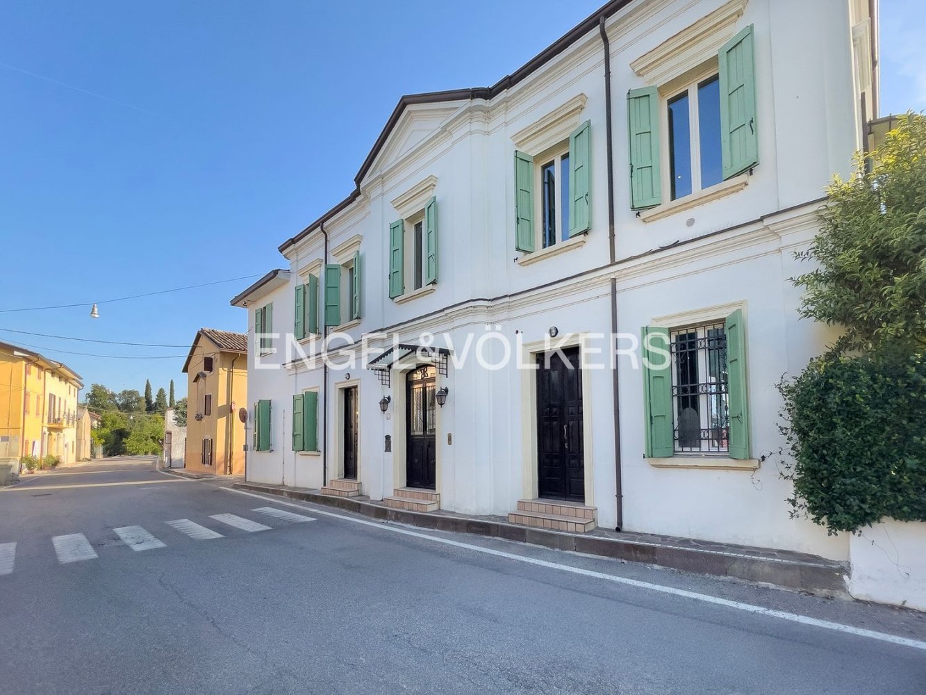 9 rooms Villa in Castelnuovo del Garda, Italy No. 107466