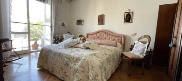 Дом с 5 комнатами в Виареджо, Италия № 27089 26