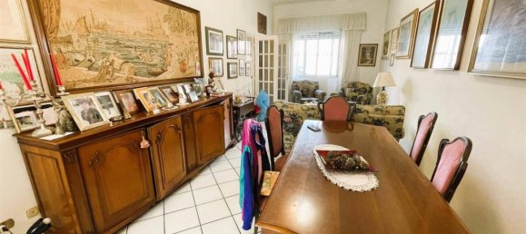 Дом с 5 комнатами в Виареджо, Италия № 27089 2