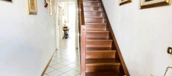 Дом с 5 комнатами в Виареджо, Италия № 27089 19