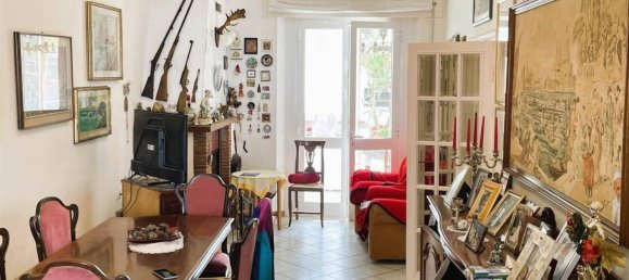 Дом с 5 комнатами в Виареджо, Италия № 27089 5