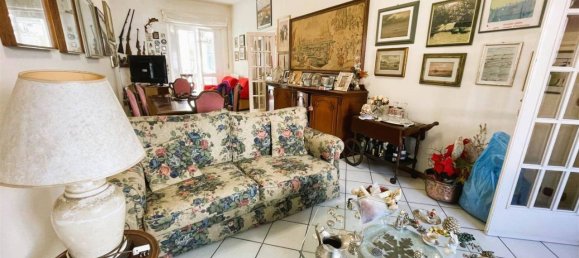 Дом с 5 комнатами в Виареджо, Италия № 27089 4