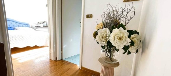 Дом с 5 комнатами в Виареджо, Италия № 27089 20