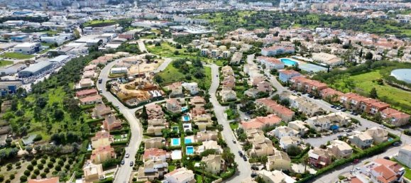 3 Schlafzimmer Villa in Alvor, Portugal, Nr. 336612 2