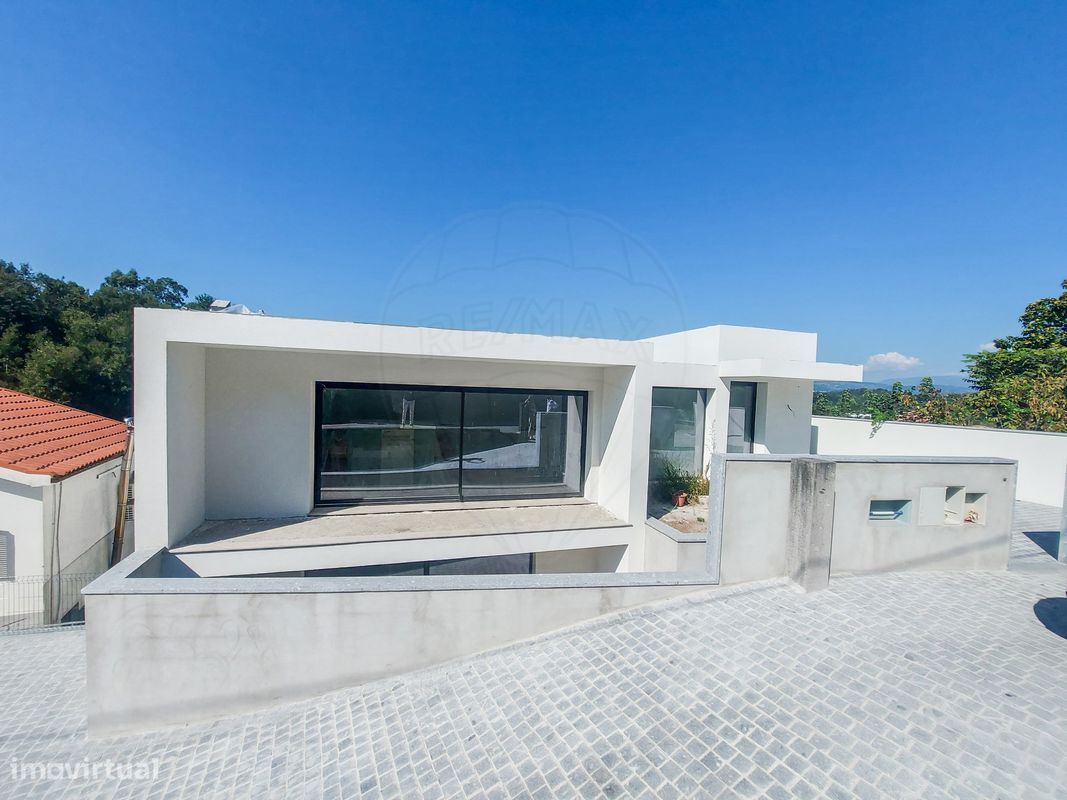 3 bedrooms House in Guimaraes, Portugal No. 38796