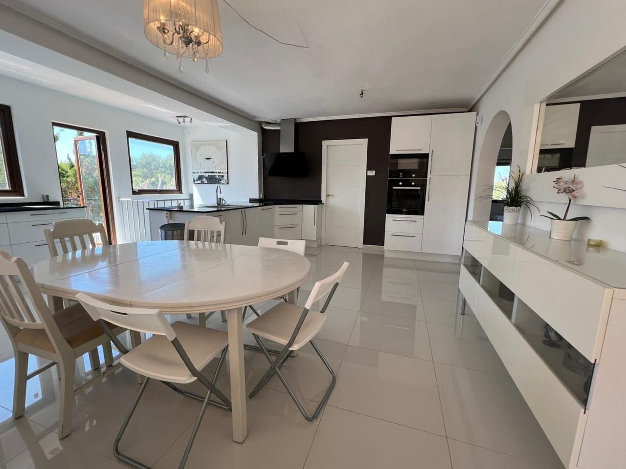 5 bedrooms House in Torrevieja, Spain No. 187981