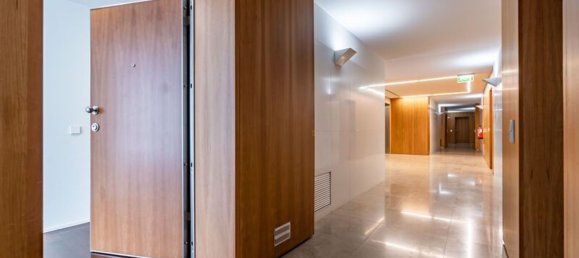 3 bedrooms Apartment in Porto, Portugal No. 129500 2