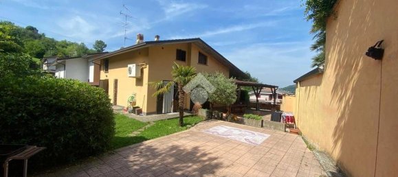 4 bedrooms Villa in Capriolo, Italy No. 257453 2