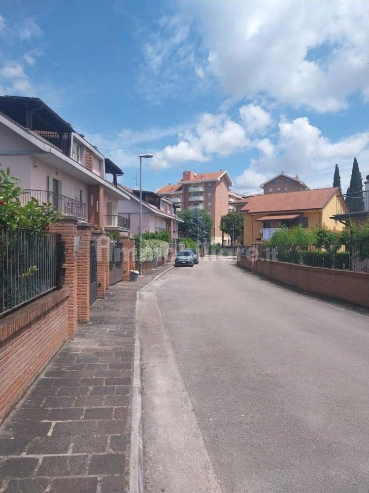 4 bedrooms House in Frosinone, Italy No. 277259