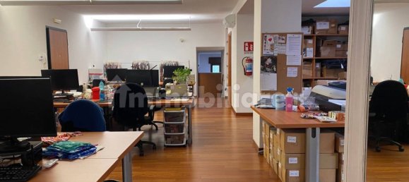 Oficina de 3 habitaciónes en Como, Italy No. 11955 3