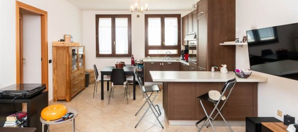 3 bedrooms Apartment in Pistoia, Italy No. 326831 4