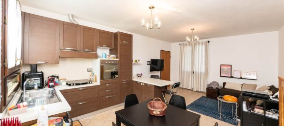 3 bedrooms Apartment in Pistoia, Italy No. 326831 3