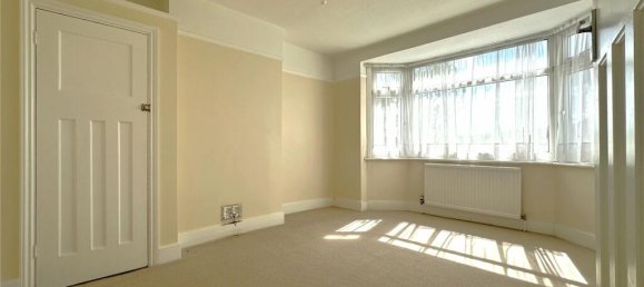 3 bedrooms House in Barnet, United Kingdom No. 6497 8