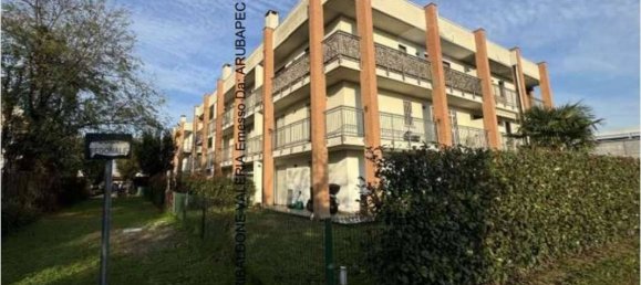 3 rooms Apartment in Cardano al Campo, Italy No. 5445 4
