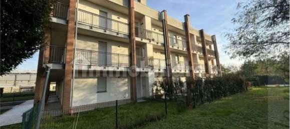 3 rooms Apartment in Cardano al Campo, Italy No. 5445 2