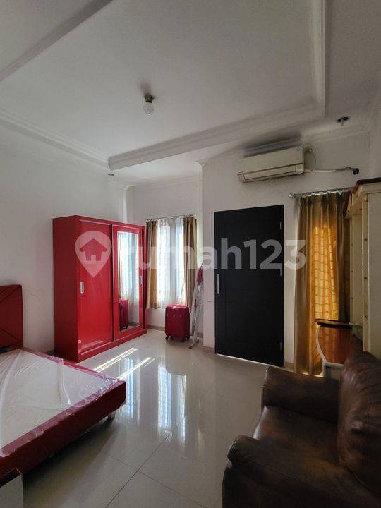 4 bedrooms House in Grogol Petamburan, Indonesia No. 1757