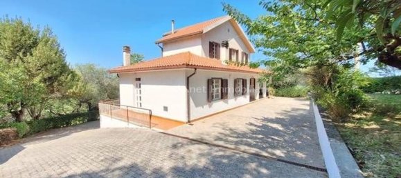 10 chambres Villa à Collecorvino, Italy No. 315955 3