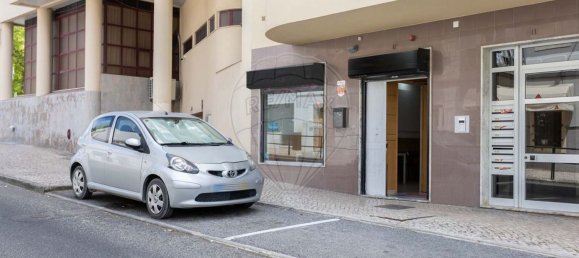 117m² Commercial property in Setubal, Portugal No. 38007 8
