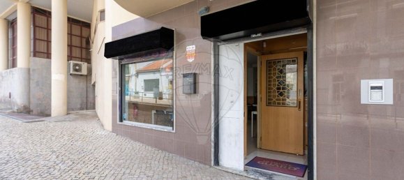 117m² Commercial property in Setubal, Portugal No. 38007 14