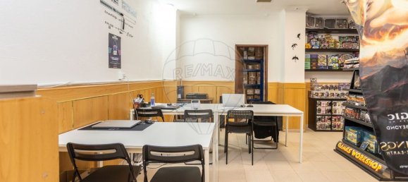 117m² Commercial property in Setubal, Portugal No. 38007 12