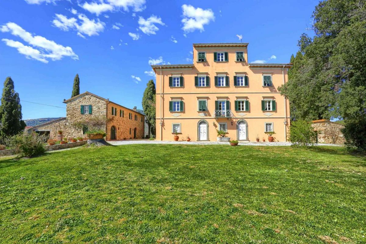 4 bedrooms Villa in Campiglia Marittima, Italy No. 940