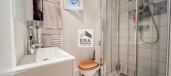 Studio in Paris, France No. 168627 4