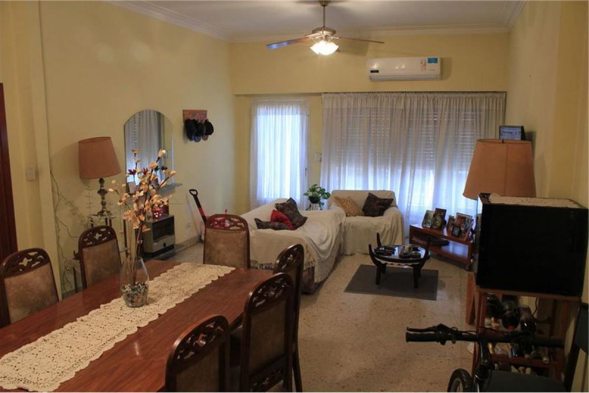 Casa de 3 dormitorios en Buenos Aires, Argentina No. 96349