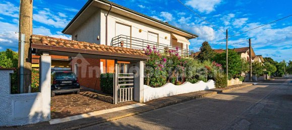 3 bedrooms Apartment in Ponte Buggianese, Italy No. 356769 2