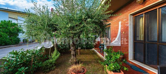 3 bedrooms Apartment in Ponte Buggianese, Italy No. 356769 5