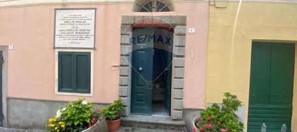 8 rooms House in Carrodano, Italy No. 14929 3