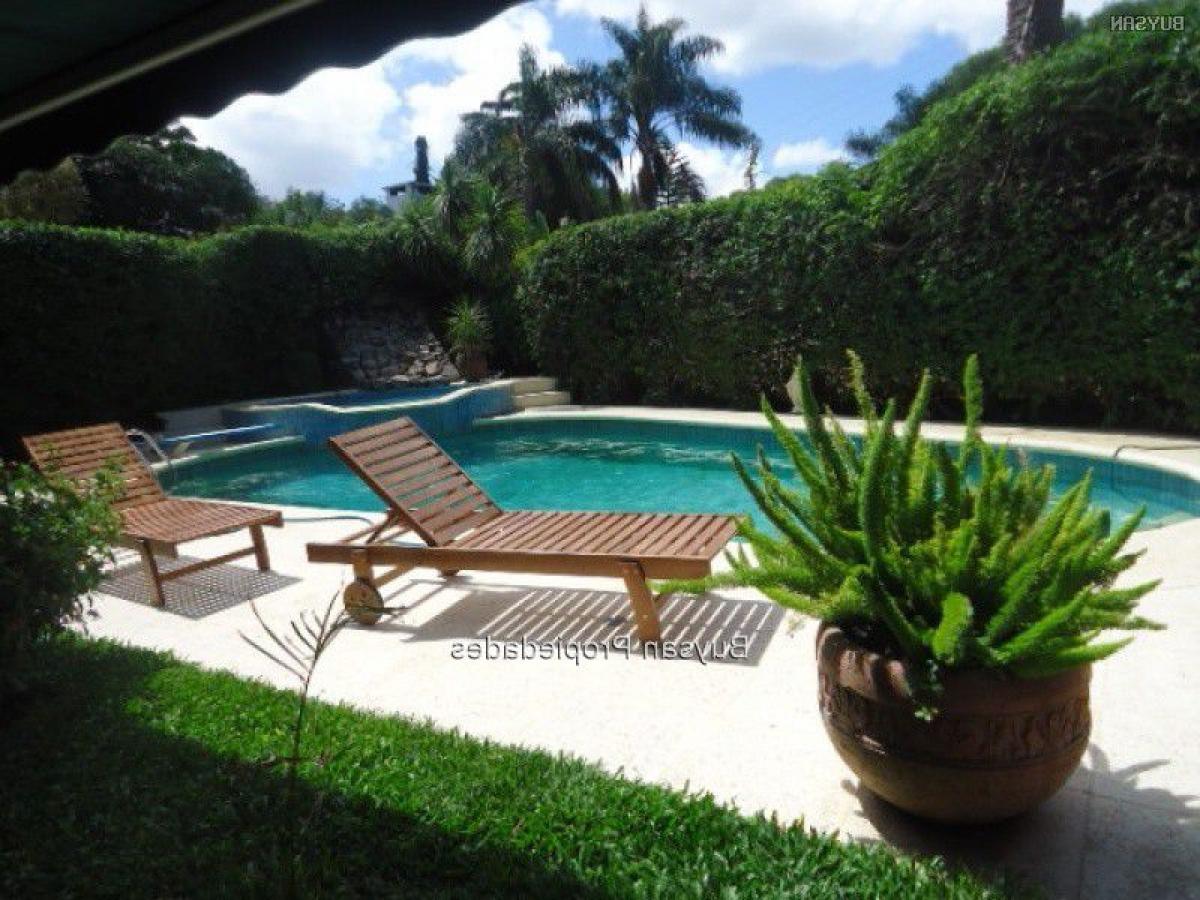 Casa de 5 dormitorios en Montevideo, Uruguay No. 8409