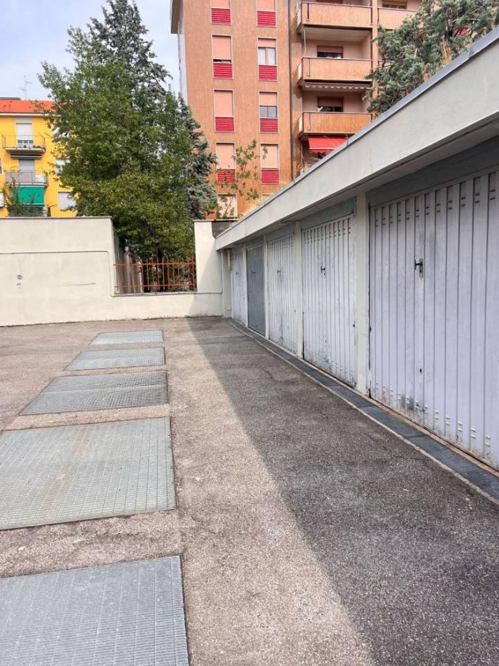 14m² Garage in Milan, Italy No. 241246
