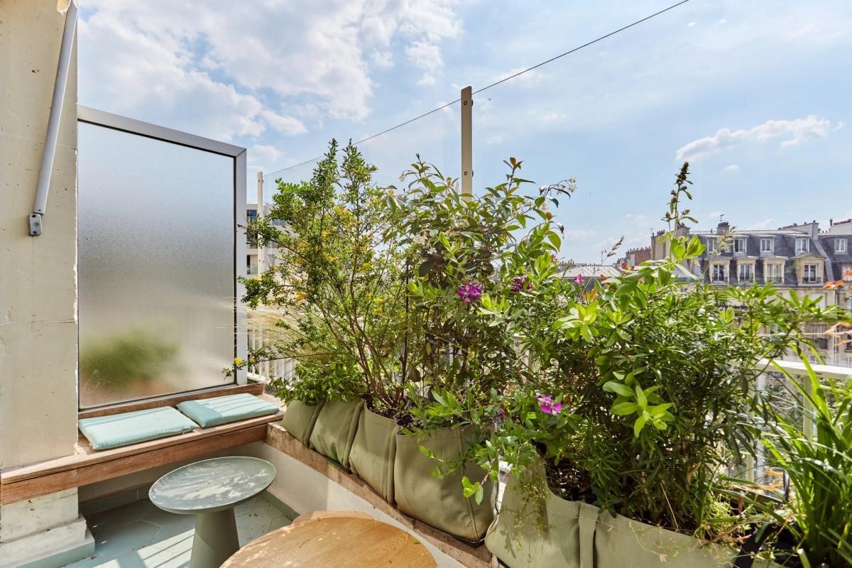 4 bedrooms Apartment in Paris, France No. 347948